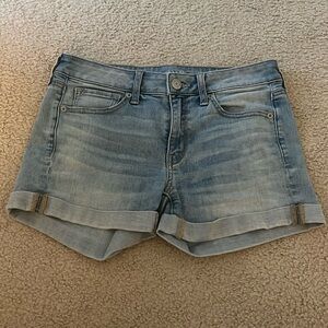 AMERICAN EAGLE light wash denim shorts